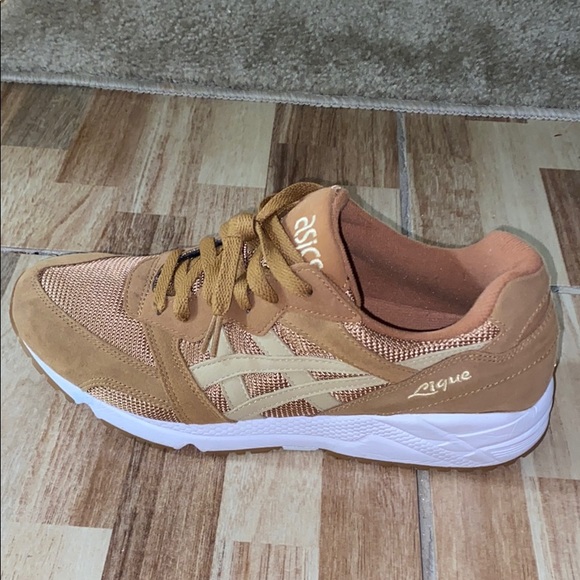 ASICS - Picture 2 of 4